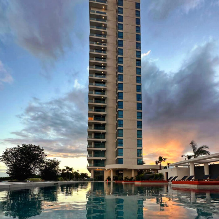 Fourteen at Mullet Bay residence pool Sint Maarten