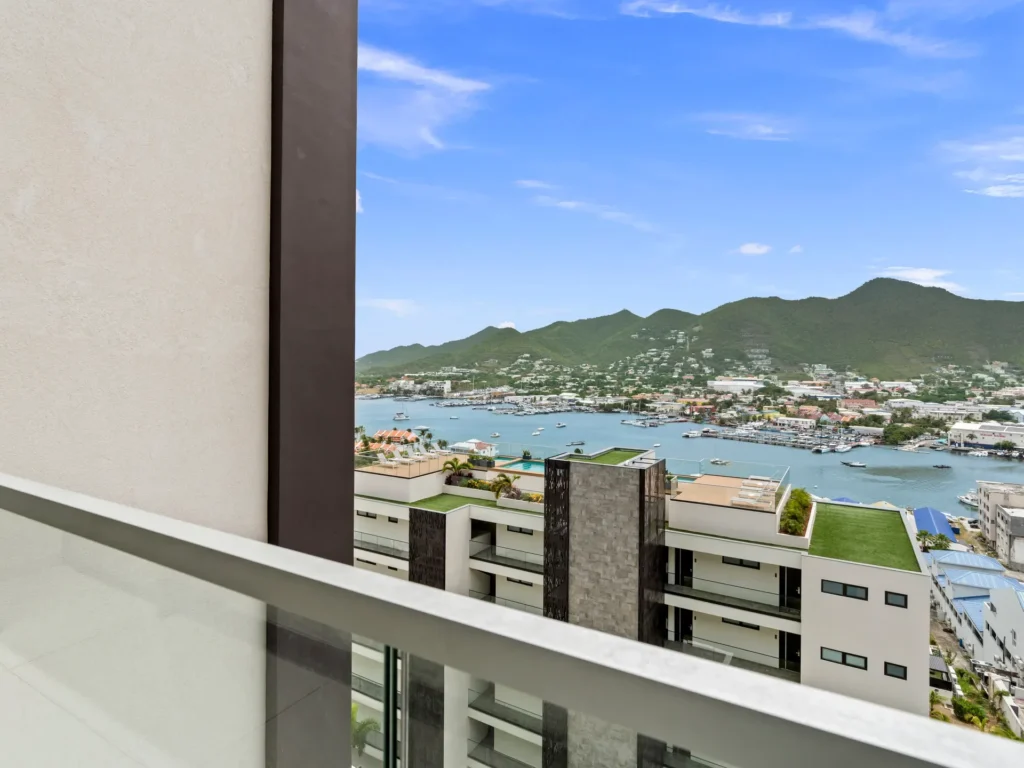 Vue balcon appartement C334 The Hills Résidence Sint Maarten